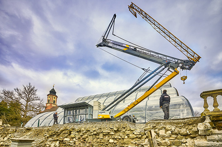 Liebherr fast-erecting crane on the island of Mainau